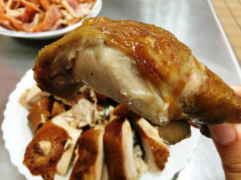 「燻雞」雞腿肉咬勁足。（230元／斤）