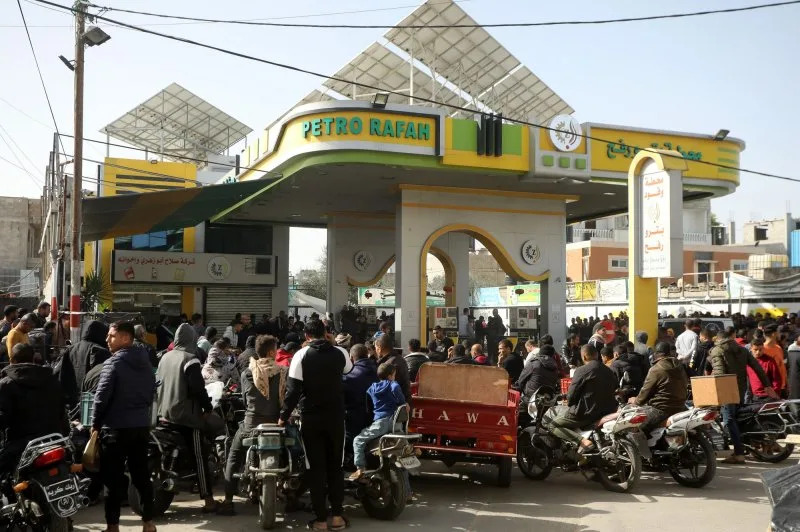 Palestinians queue with jerry cans at a petrol station in Rafah, southern Gaza, on Sunday November 26, 2023. after the arrival of 150 trucks of aid supplies to the Gaza Strip for the first time in 49 days. Aid arrived as part of the 4-day humanitarian pause begins for prisoner exchange between the Israeli army and Palestinian group Hamas in Gaza Strip. Photo by Ismail Muhammad/UPI