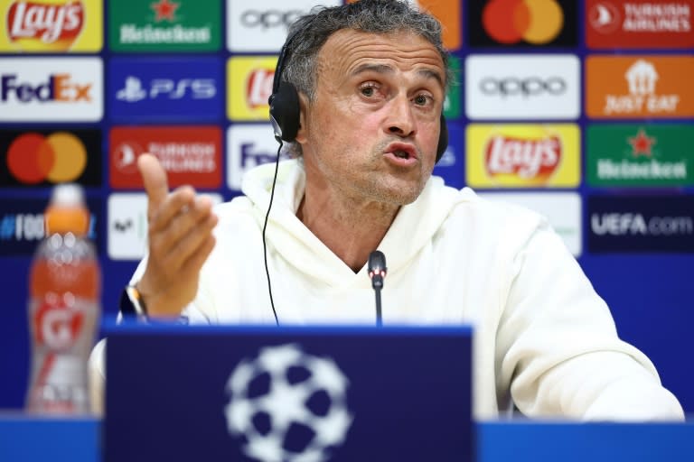 El entrenador del París Saint-Germain, Luis Enrique, da una conferencia de prensa en la víspera de la vuelta de cuartos de final de la Liga de Campeones ante el Barcelona. En el estadio Olímpico de Montjuic (Barcelona), el 15 de abril de 2024 (FRANCK FIFE)