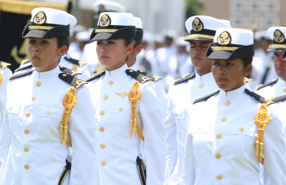 Además, seis de la carrera de Ingeniería Mecánica Naval; nueve de la de Ingeniería en Electrónica y Comunicaciones Navales; 35 como Ingeniero Hidrógrafo, Infante de Marina –uno de ellos mujer-, así como cinco egresadas en la licenciatura de Logística Naval.