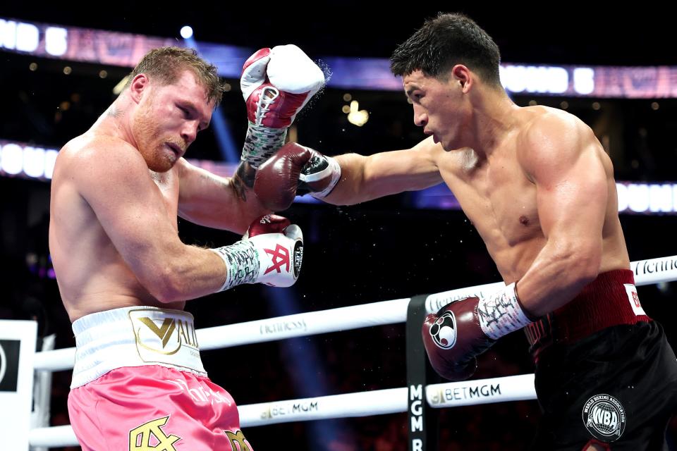 LAS VEGAS, NEVADA - MAY 07: Dmitry Bivol (R) punches Canelo Alvarez during their WBA light heavyweight title fight at T-Mobile Arena on May 07, 2022 in Las Vegas, Nevada. Bivol retained his title by unanimous decision. (Photo by Al Bello/Getty Images)