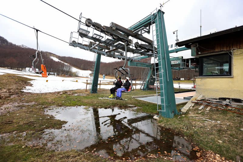 Italy's ski industry fires cannons against climate change