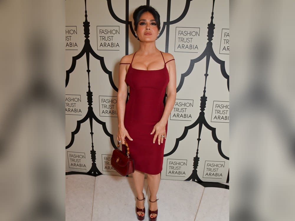 Salma Hayek bei ihrem Auftritt in London. (Bild: getty/Dave Benett / Dave Benett/Getty Images for Fashion Trust Arabia)