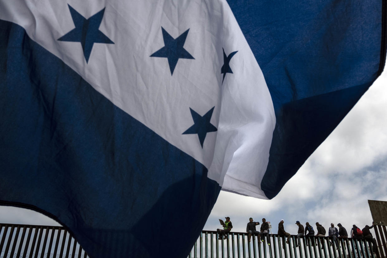 Central American migrants traveling in a caravan demonstrate at the U.S.-Mexico border on April 29.&nbsp;The Trump administration has threatened them for seeking asylum, but also shut down&nbsp;another way for Central Americans to legally come to the U.S. for safety. (Photo: GUILLERMO ARIAS via Getty Images)