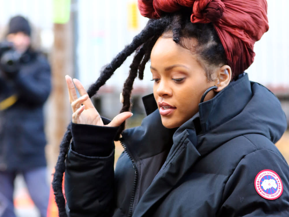 Sängerin Rihanna im Wintermantel. (Bild: Zelig Shaul/ACE Pictures ACE Pictures/ImageCollect)