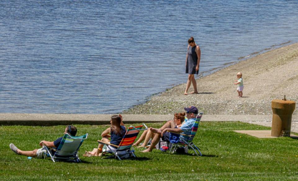 The state Department of Health recommended reopening Warren Town Beach to swimming on Saturday after determining that bacteria in the water had returned to safe levels.