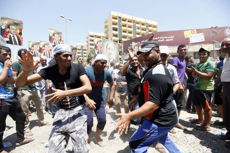 Iraqis gather to show their support of incumbent Iraqi Prime Minister Nuri al-Maliki in Baghdad August 13, 2014. Maliki said on Wednesday the appointment of Haider al-Abadi to replace him as prime minister was a "violation" of the constitution and "had no value". REUTERS/Ahmed Saad