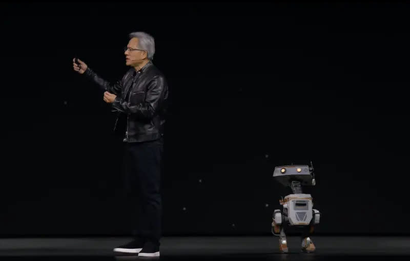 ▲晶片大廠輝達（NVIDIA）執行長黃仁勳於「輝達GTC」年度大會上，正式宣布推出「人形機器人計畫」。（圖／擷取自輝達YouTube直播）