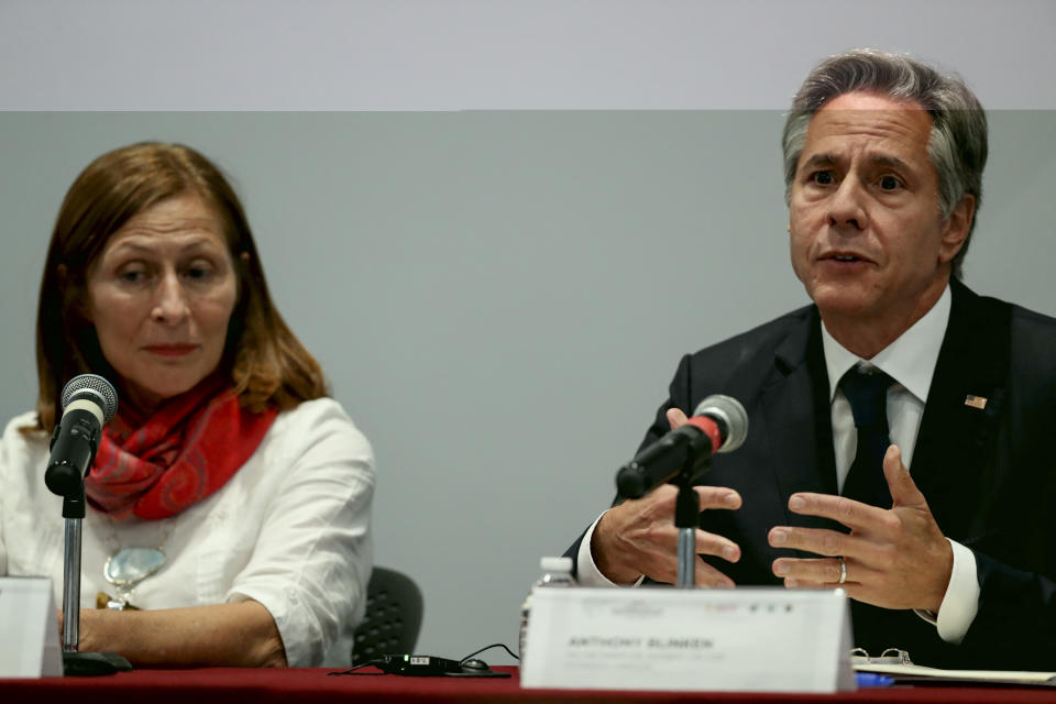 La secretaria mexicana de Economía Tatiana Clouthier y el secretario de Estado estadounidense Antony Blinken participan en una conferencia de prensa tras la Segunda Reunión Anual del Diálogo Económico de Alto Nivel entre ambos países, el lunes 12 de septiembre de 2022, en la Ciudad de México. (Raquel Cunha/Pool vía AP)