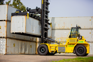 The Hyster top-pick container handler, the first ever powered by a hydrogen fuel cell to be piloted in a real-world program