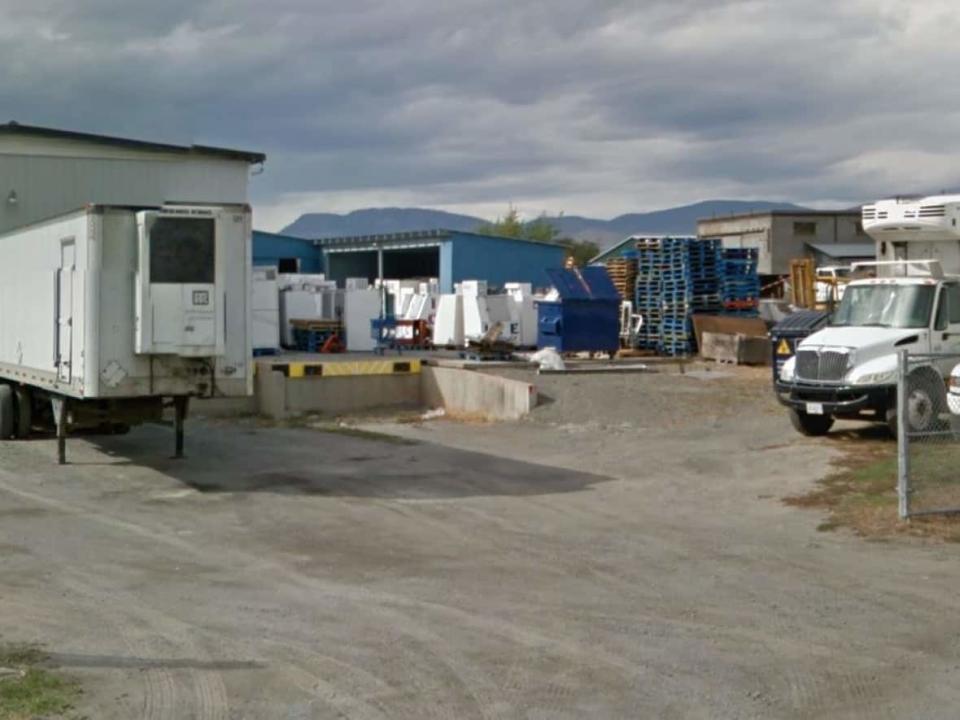 A worker died following an ammonia leak at the Arctic Glacier Ice facility in Kamloops. (Google streetview - image credit)