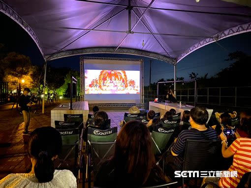 在得天露營車區的星空電影院是夏天新增的體驗活動。（圖／記者馮珮汶攝）