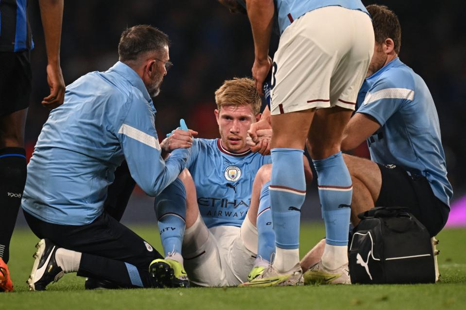 Kevin De Bruyne nuevamente salió lastimado en la final de la Champions. Foto: AFP.