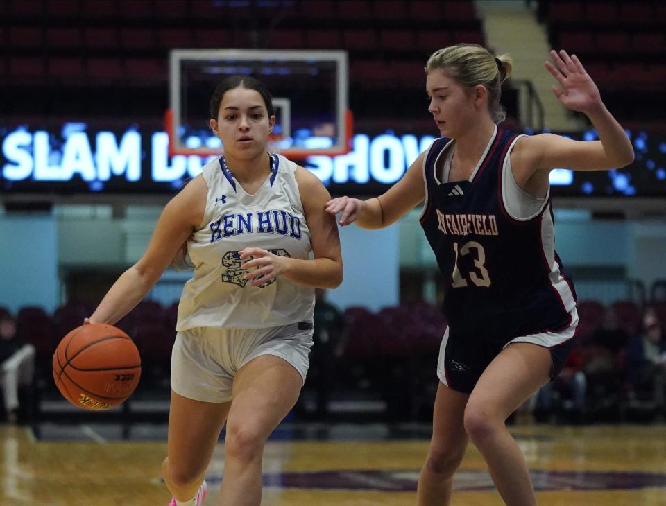 Hen Hud's Kayla Tresgallo (20) drives to the basket against New Fairfield's (CT) Reagan Cook (13) during the Slam Dunk Showcase at the Westchester County Center in White Plains on Saturday, Jan. 6, 2024.