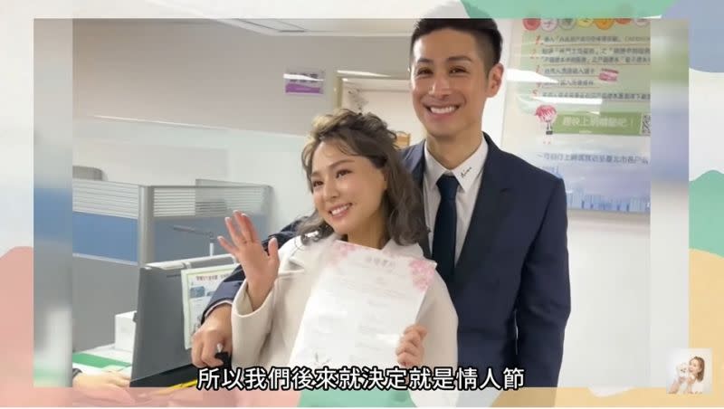 ▲熊熊表示，會跑去公證結婚，完全是她主動要求的，就連戒指、禮服都是臨時借來的。（圖／熊熊YT）