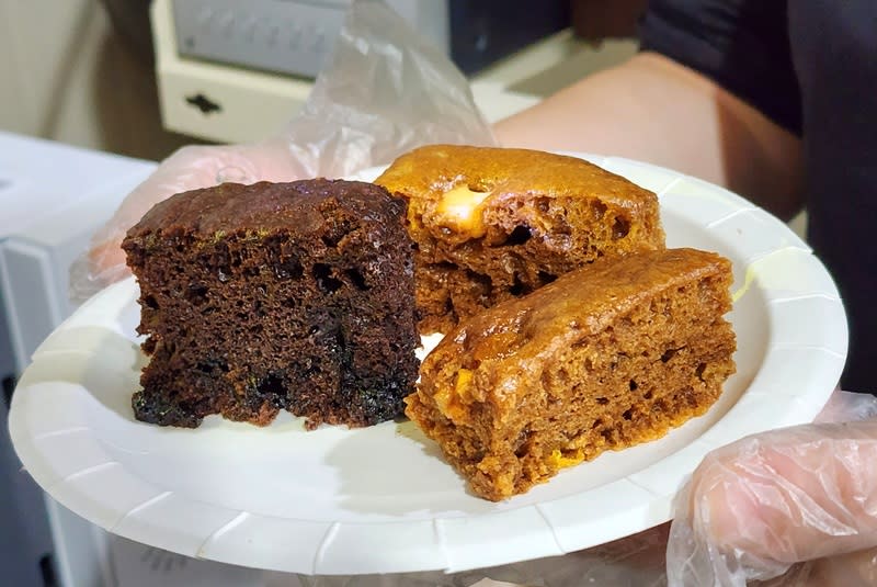 澎湖黑糖糕推出新口味（1） 隨觀光旅遊興起，黑糖糕成為澎湖特產代名詞，業者 黑妞黑糖糕5日推出「黑糖糕2.0版」，除了傳統原 味，還包括水果、起司與巧克力等3種全新口味。 中央社  113年2月5日 