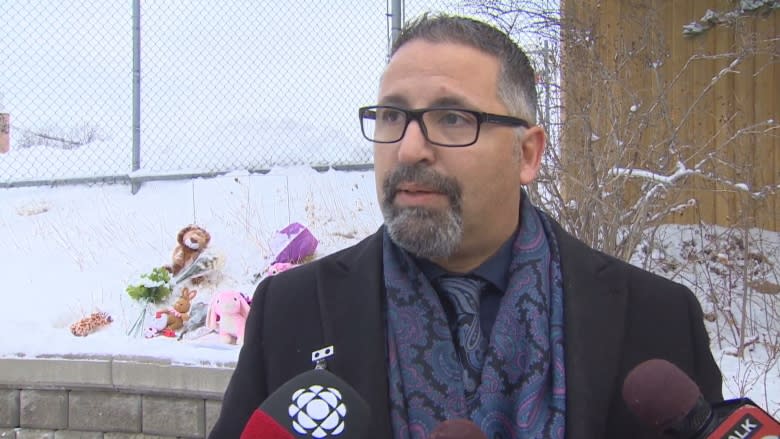 Toronto police to examine SUV, seek witnesses after girl pinned between 2 vehicles dies