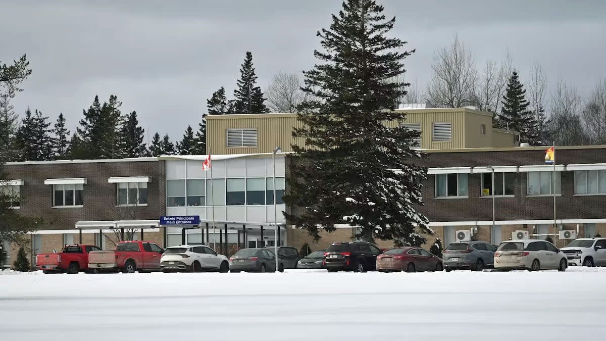 Acute care patients at Stella-Maris-de-Kent Hospital in Saint-Marie-de-Kent will temporarily be transferred to the Dr. Georges-L.-Dumont University Hospital Centre in Moncton, about a 40-minute drive south. ( Pascal Raiche-Nogue/Radio-Canada - image credit)