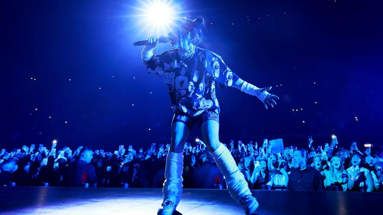 Billie Eilish Performs With Dave Grohl, Childish Gambino For 'Hometown' Performance