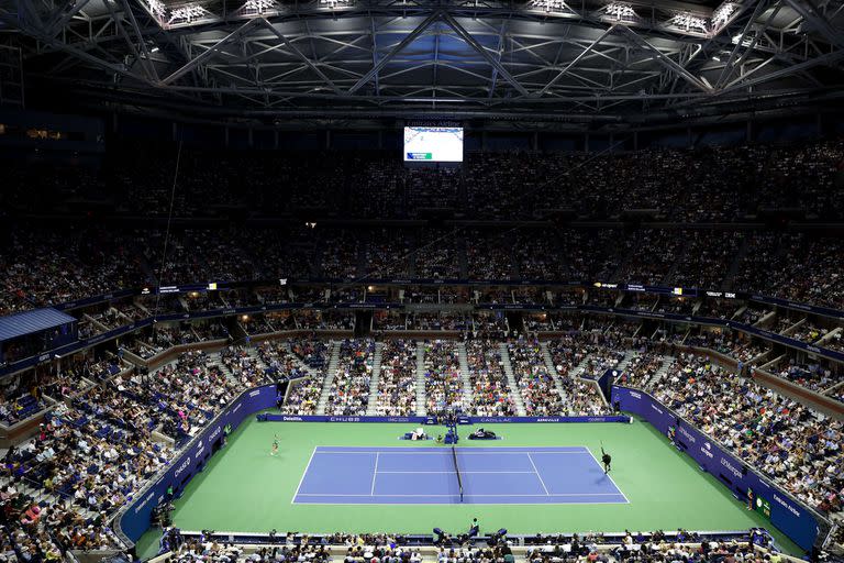 Imponente: una vista general del estadio Arthur Ashe durante el cotejo entre Serena Williams y Danka Kovinic 