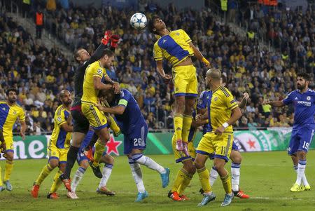 Maccabi Tel Aviv's Dor Peretz (C) jumps for the ball during the Champions League group G soccer match against Chelsea at Sammy Ofer stadium in Haifa, Israel November 24, 2015. REUTERS/Nir Elias