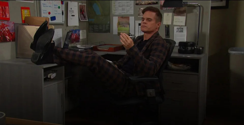 Days of Our Lives' Leo looking at his phone
