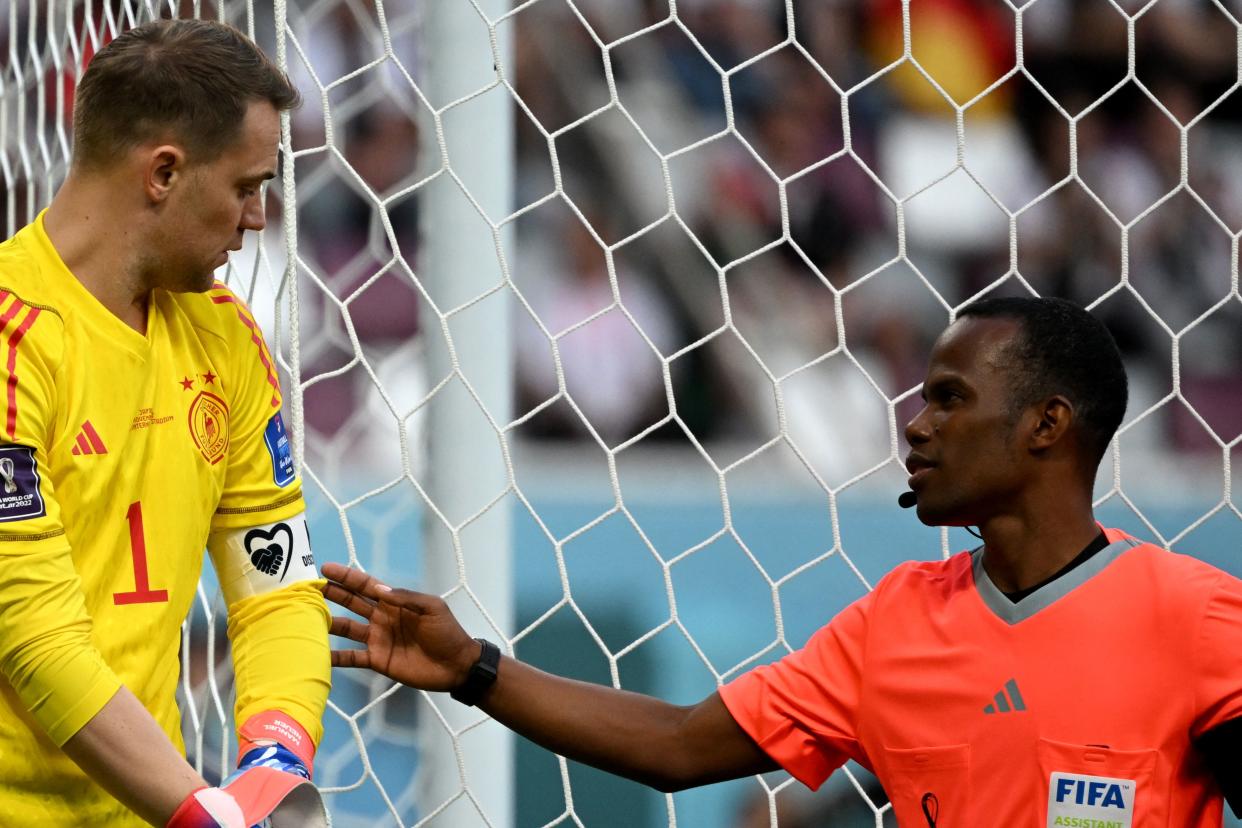 El capitán de Alemania, Manuel Neuer, no portó el tan polémico gafete. (Foto: INA FASSBENDER/AFP via Getty Images)