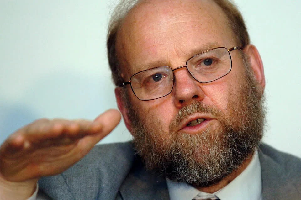 Professor Ian Wilmut, der für Dolly das Schaf verantwortliche Wissenschaftler, bei einer Pressekonferenz in London (Foto von Michael Stephens – PA Images/PA Images via Getty Images)