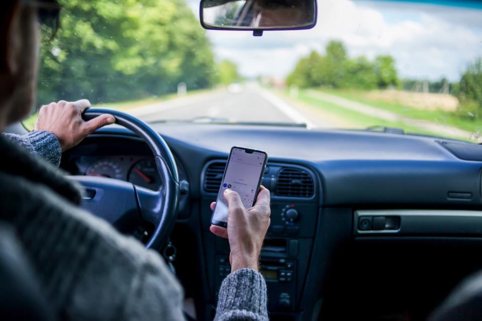 Texting behind the wheel may put you in the “dark triad” of personality traits. Aleksej – stock.adobe.com