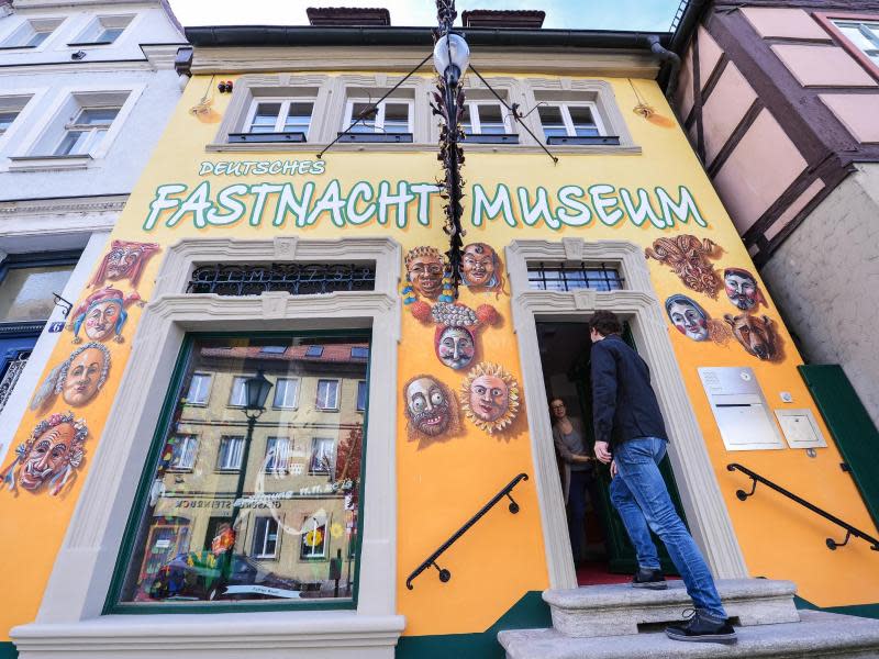 Das bunt gestaltete Deutsche Fastnachtmuseum in Kitzingen wird wiedereröffnet. Foto: David Ebener