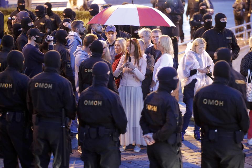 Police surround protesters during a Belarusian opposition supporters rally at Independence Square in Minsk, Belarus, Wednesday, Aug. 26, 2020. Protests demanding the resignation of Belarus' authoritarian President Alexander Lukashenko have entered their 18th straight day on Wednesday. (AP Photo/Dmitri Lovetsky)