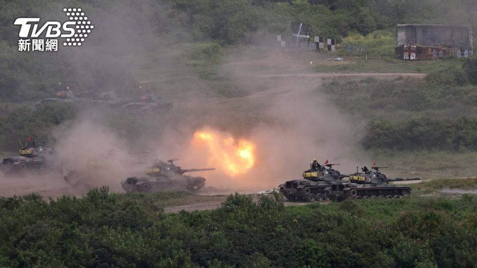 國軍出動勇虎式戰車進行演訊。（圖／達志影像路透社）