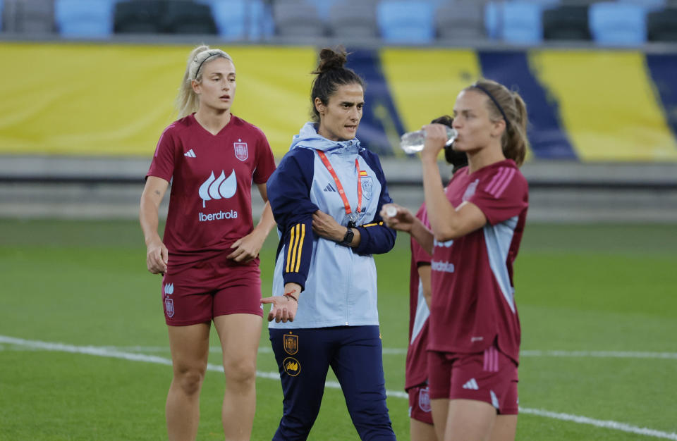 Spain's women's national soccer team coach Montse' Tomé, center, leads a training session in Gothenburg, Sweden, ahead of the UEFA Nations League soccer match against Sweden, Thursday, Sept. 21, 2023. (Adam Ihse/TT News Agency via AP)