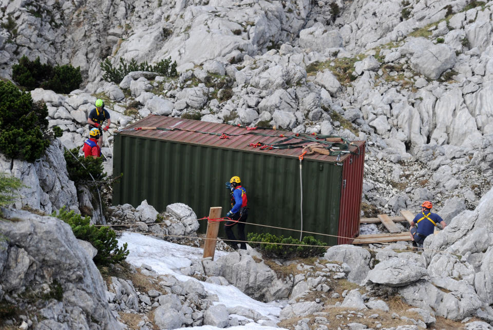 Der Container soll den Einsatzkräften Schutz für schlechtes Wetter bieten (Bild: dpa)