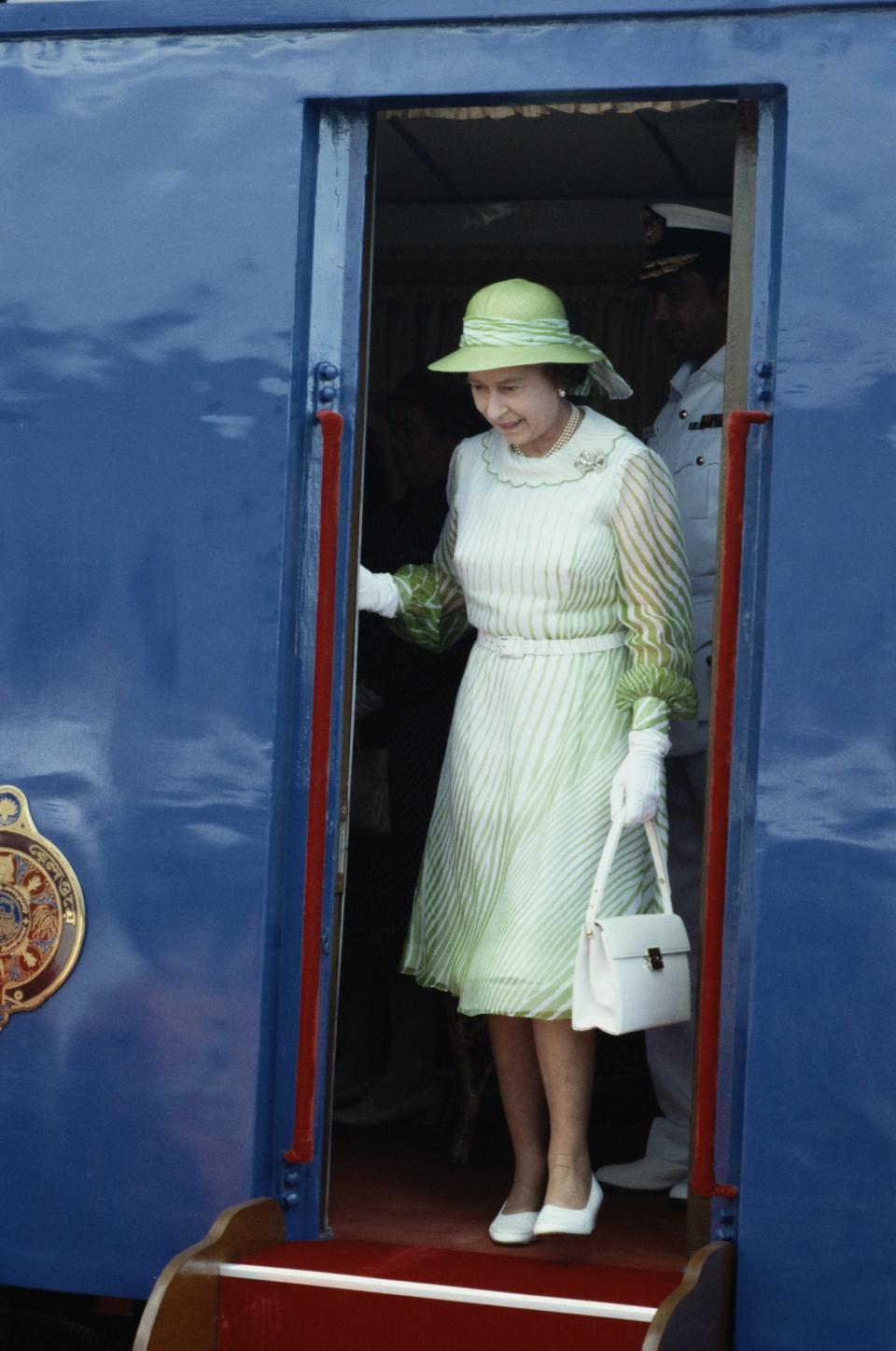 <p>This green overlay dress is pretty darn chic. [Photo: Getty] </p>