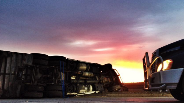 Crews clean up Winnipeg produce spill after semi rollover