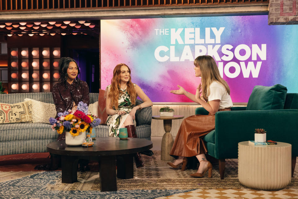 THE KELLY CLARKSON SHOW -- Episode 7I099 -- Pictured: (l-r) Ayesha Curry, Lindsay Lohan, Kelly Clarkson -- (Photo by: Weiss Eubanks/NBCUniversal via Getty Images)