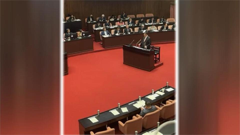 Ma Zhiwei, qui a déjà accepté l'aide financière chinoise pour se présenter aux élections et a été condamné, est apparu au Yuan législatif pour une émission en direct