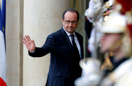 French President Francois Hollande waves as a guest leaves the Elysee Palace in Paris, France, April 26, 2016. REUTERS/Philippe Wojazer/File Photo