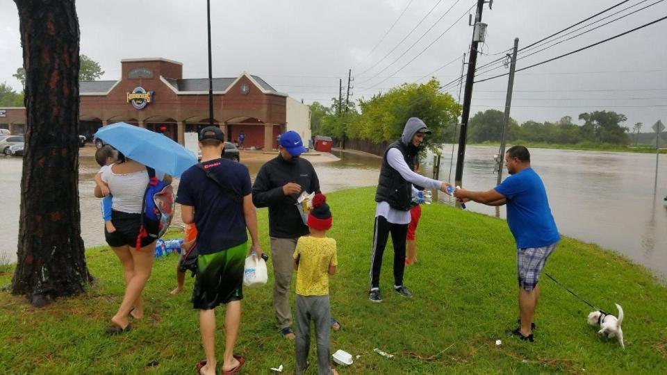 Volunteers pass out supplies in Houston during tropical storm Harvey (Courtesy Muslim Youth USA)