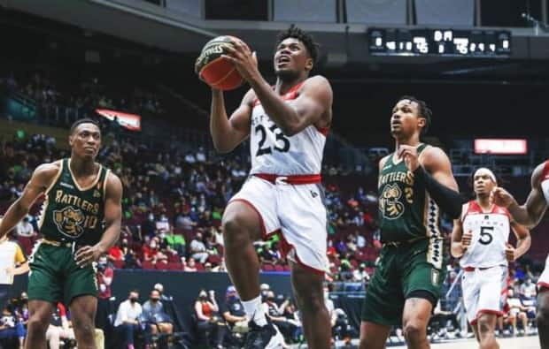 Alain Louis had 14 points and 4 assists in Ottawa's win against Saskatchewan in CEBL action on Monday. Dominique Archie led the winning team with 19 points. (@CEBLeague/Twitter - image credit)