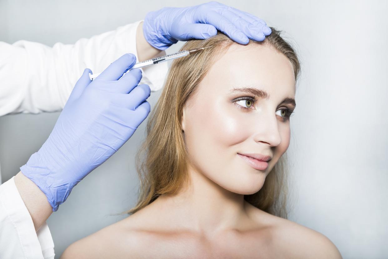 Vor allem in den USA lassen sich immer mehr Frauen Botox in die Kopfhaut spritzen. (Bild: Getty Images)