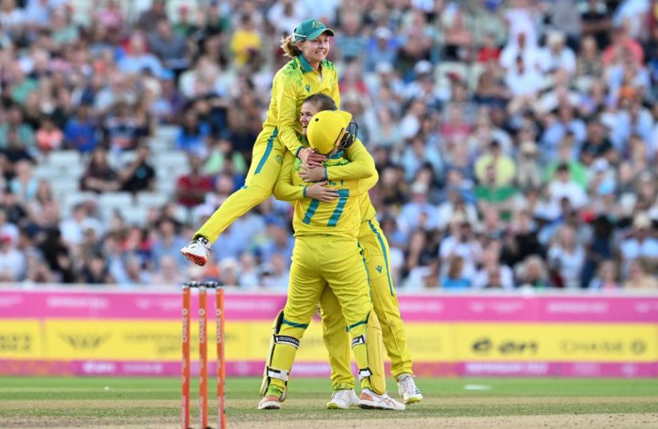 Meg Lanning jumps on Jess Jonassen and Alyssa Healy after Australia won Commonwealth Games gold.