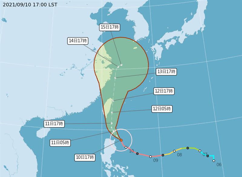 「璨樹」颱風目前中心位置在北緯18.3度，東經123.3度。（圖／翻攝自中央氣象局）