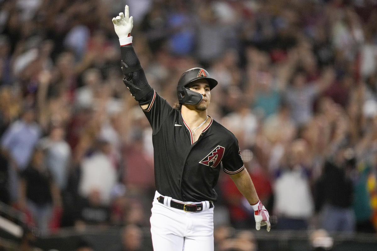 Climate controlled: Chase Field's roof closed for Game 4 of NLCS with  102-degree weather outside