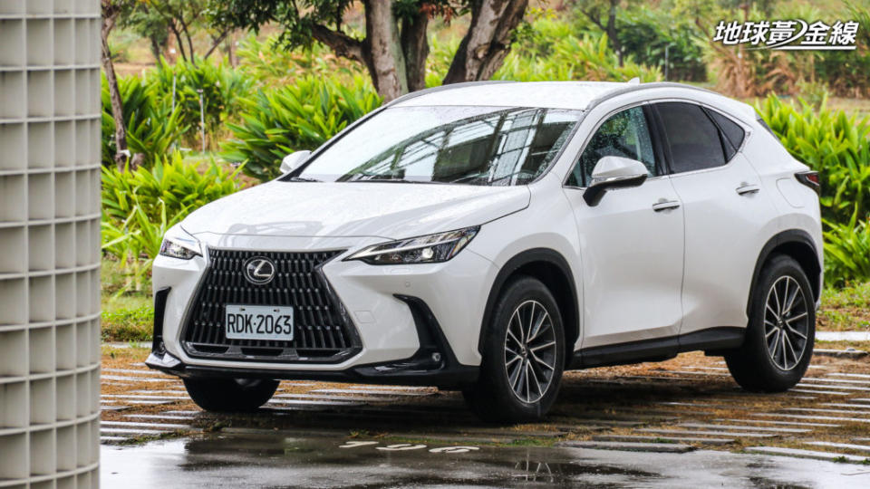 身為Lexus首款PHEV動力車款，NX 450h+中的豪華版車型有望成為銷售黑馬。(攝影/ <a class="link " href="https://autos.yahoo.com.tw/tag/陳奕宏" data-i13n="sec:content-canvas;subsec:anchor_text;elm:context_link" rel="nofollow noopener" target="_blank" data-ylk="slk:陳奕宏;sec:content-canvas;subsec:anchor_text;elm:context_link;itc:0">陳奕宏</a>)