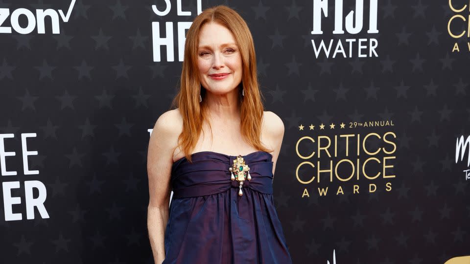 “May December” star Julianne Moore looked regal in a purple two-tone Chanel Haute Couture strapless gown and a drop-pearl brooch. - Michael Tran/AFP/Getty Images