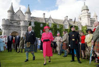 <p>En 2002, la reina celebró su jubileo de oro, con una gira que finalizó con una fiesta en los terrenos del castillo de Balmoral, hogar de la reina (Corbis a través de <em>Getty Images</em>).</p> 