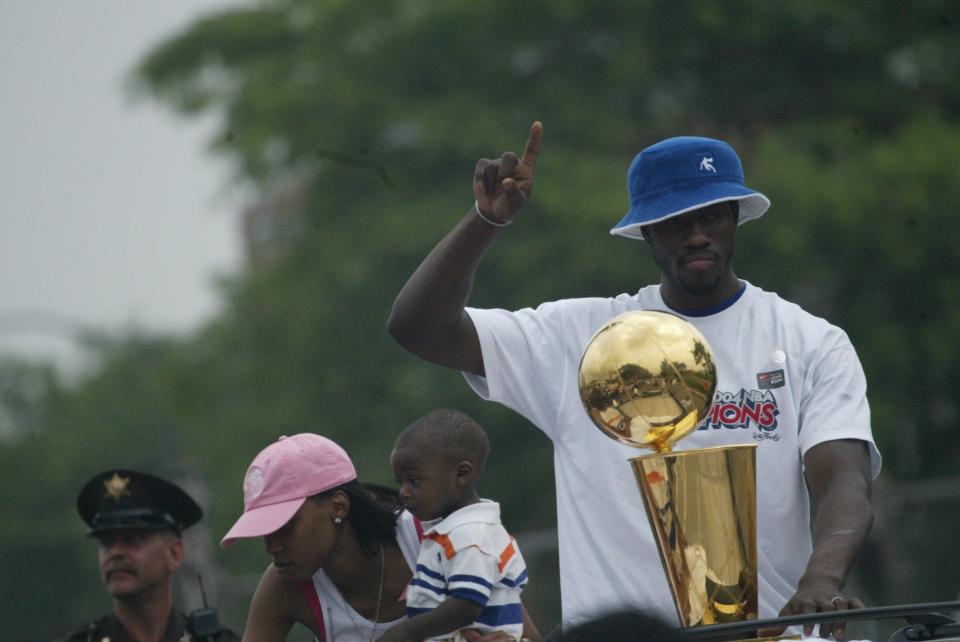 Pistons' center Ben Wallace celebrates with Larry O'Brien trophy Thursday, June 17, 2004 during the Pistons' championship parade while riding down East Jefferson in Detroit.