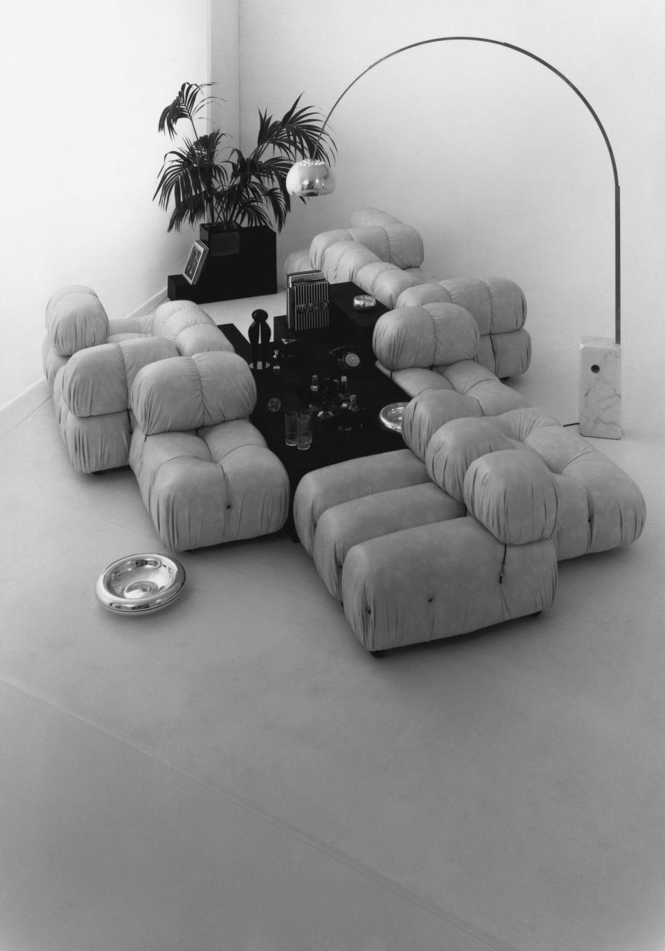 Mario Bellini’s Camaleonda sofa, shown in a 1971 B&B Italia advertising campaign.